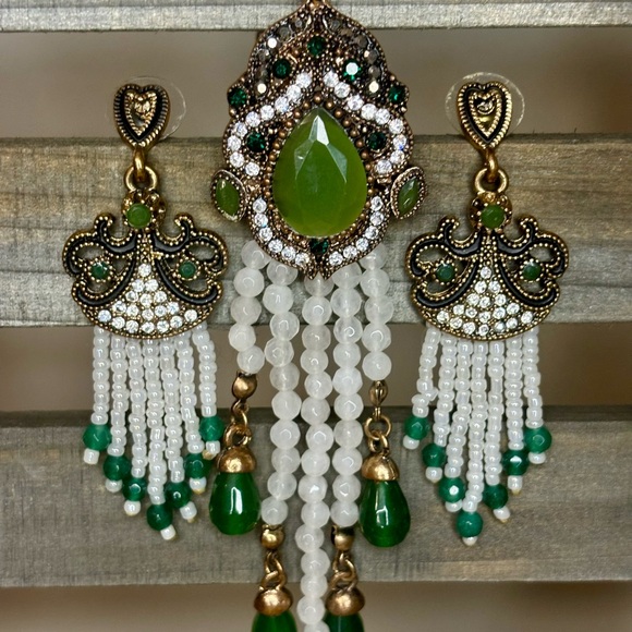 Beautiful Vintage Visson Necklace and Earring Set Green and White - Picture 1 of 11